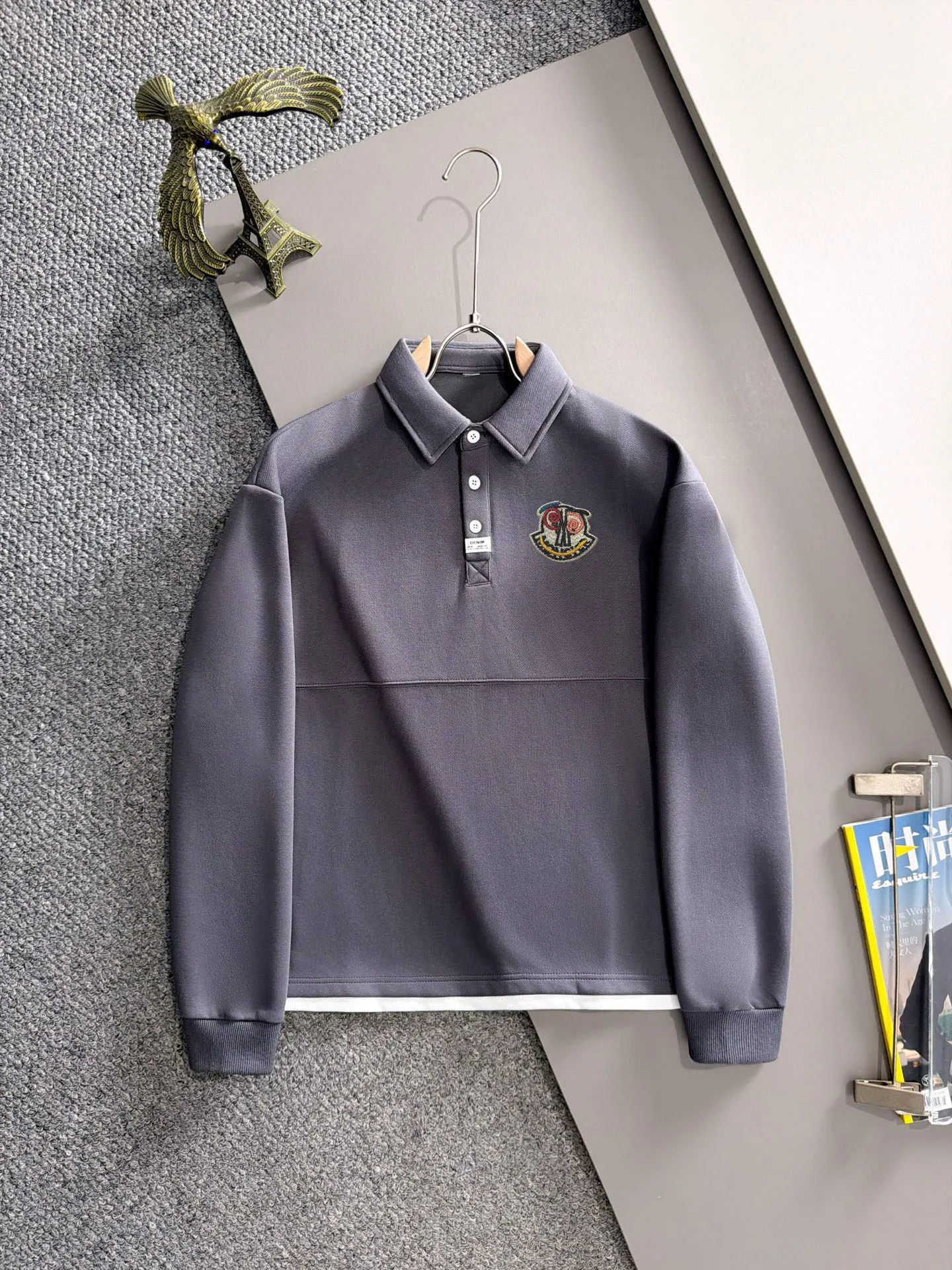 The first 2026 autumn and winter New Arrival sweatshirts for men and women have the same style. Many stars have the same style. Craftsmanship that cannot be copied by ordinary small workshops. We are not afraid of any challenges in terms of materials, detail restoration and craftsmanship, just to provide everyone with wonderful products. Compare the top original versions at will. No expense is spared just to make it better. Unique imported fabric feel. Purely imported German machine production. Precision operation. Thousands of needles density. Full set of New Arrival accessories with three standards for simultaneous customization. Upper body Versatile fashion. A perfect choice for autumn and winter. A must-have item. Sizes: M-4XL (please state your height and weight when placing an order)
